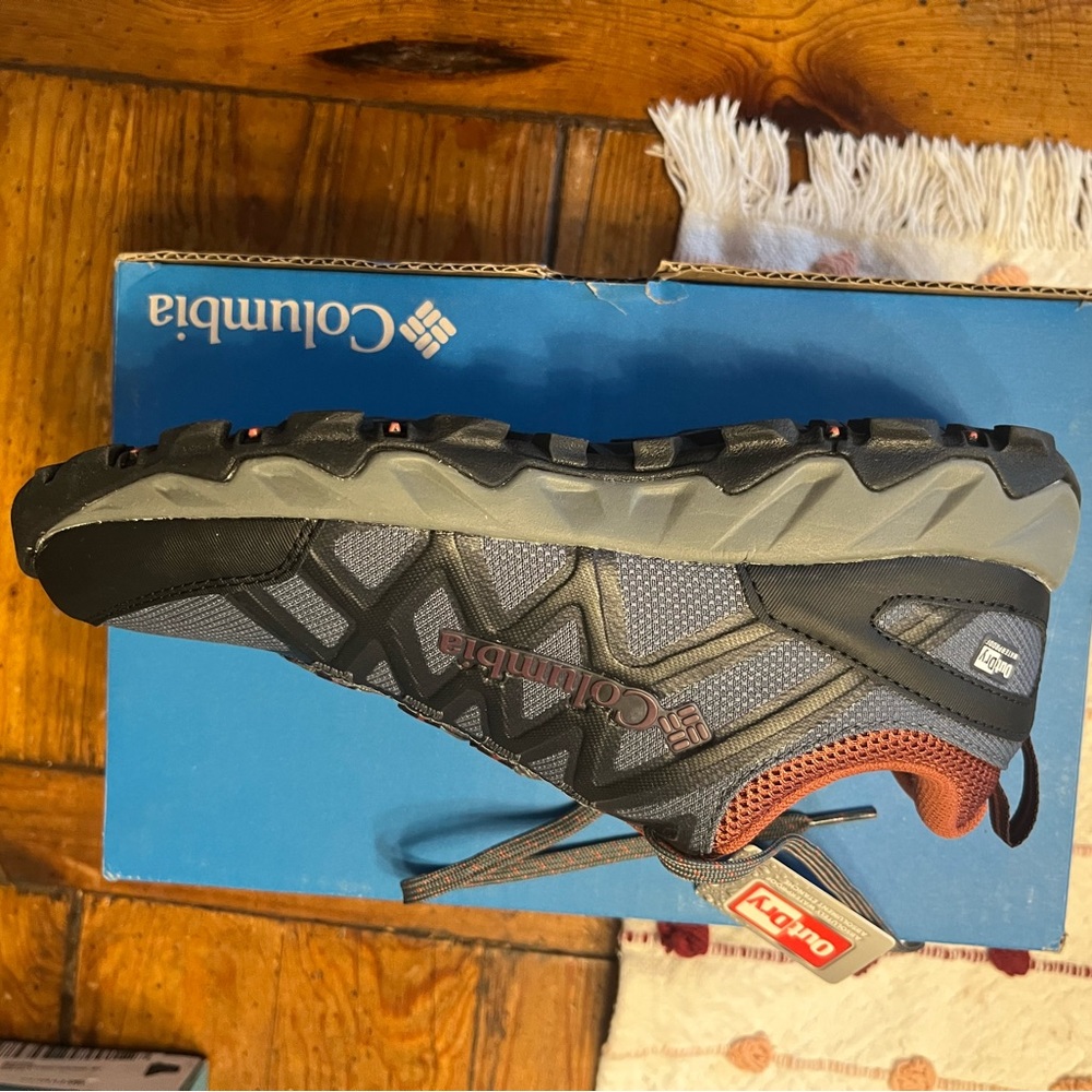 Columbia Peakfreak X2 Outdry hiking shoes , new in box , women’s size 7 - Picture 3 of 3